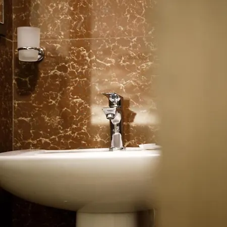 Ss Kekezi Hotel Gjirokastër