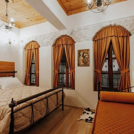 Ss Kekezi * ジロカストラ