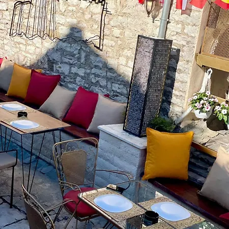 Ss Kekezi Hotel Gjirokastër